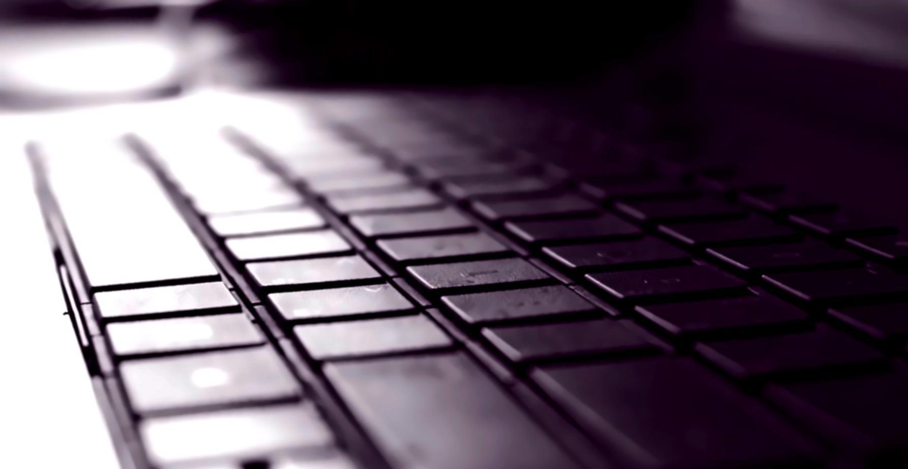 Ambiente di apprendimento pratico con esempi di layout web e codice CSS in sviluppo