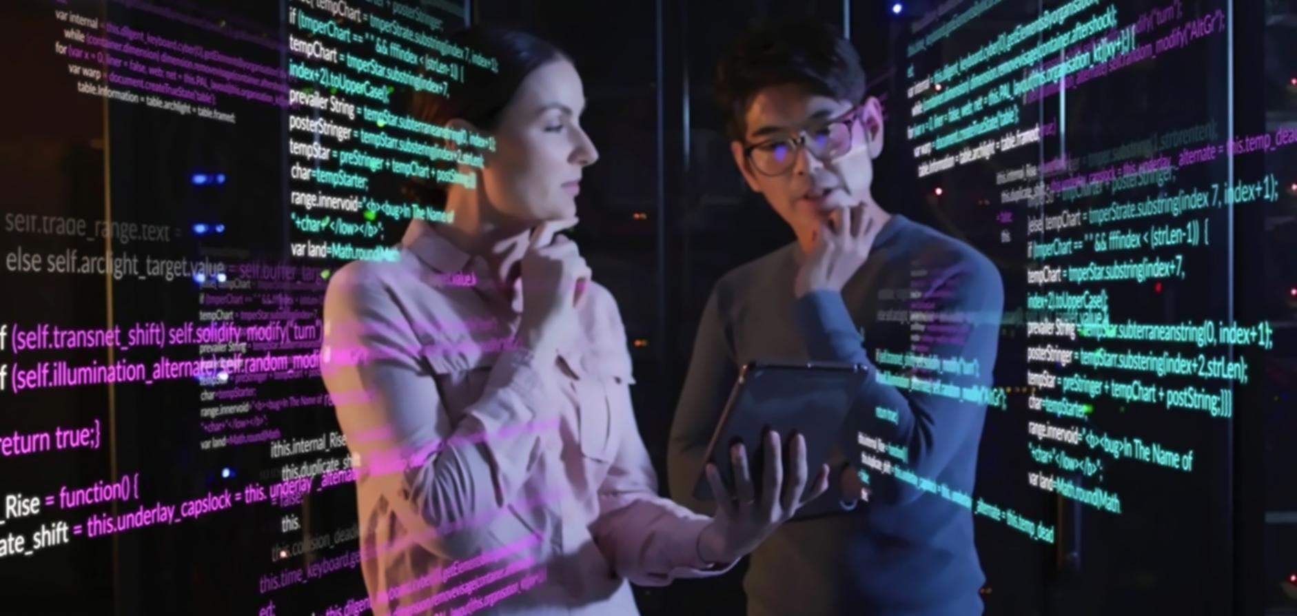 Studenti internazionali al lavoro su progetti di web design